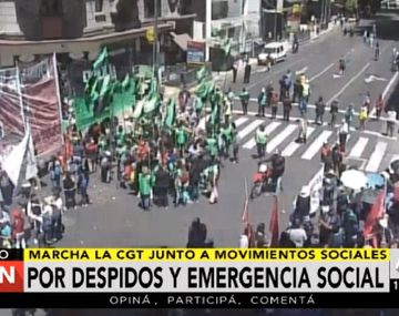 Manifestantes se concentran en Corrientes y Callao antes de marchar al Congreso