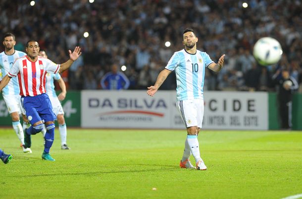 Tras su flojo partido, el Manchester City salió a mimar al Kun Agüero