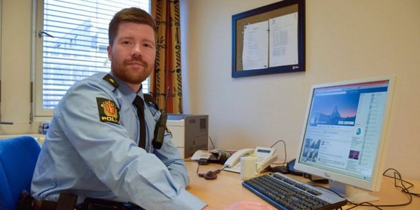 Un policía se multa a sí mismo para dar el ejemplo