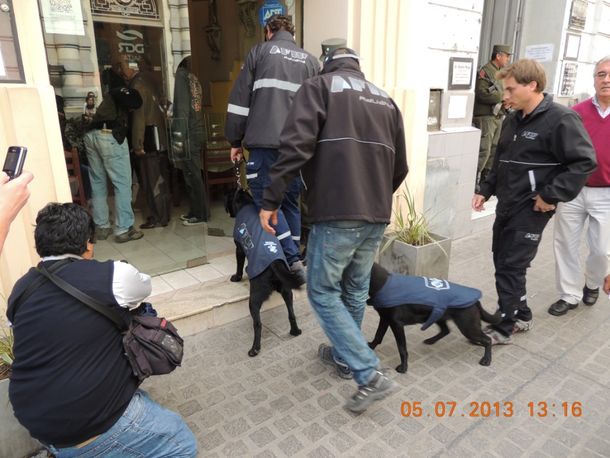 En cuevas de Salta se secuestraron divisas y hasta 40 armas de fuego