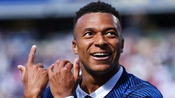 kylian mbappe hablo sobre lionel messi: no me fijo en lo que hace para nada kylian mbappe hablo sobre lionel messi: no me fijo en lo que hace para nada