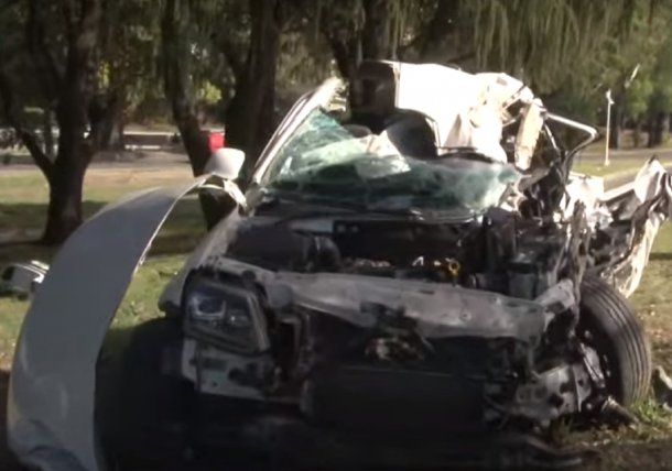 Choque fatal en Villa Lugano: joven perdió el control de una 4x4 y murió tras embestir un árbol