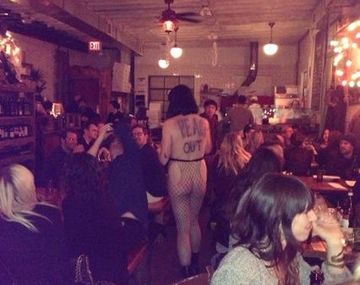 Era su último día y decidió mostrarse así