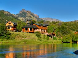 El pueblo con paisajes increíbles al que se accede por camino de montaña. El pueblo con paisajes increíbles al que se accede por camino de montaña.
