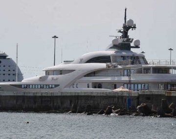 Investigan si un lujoso yate anclado en la costa italiana pertenece a Vladimir Putin
