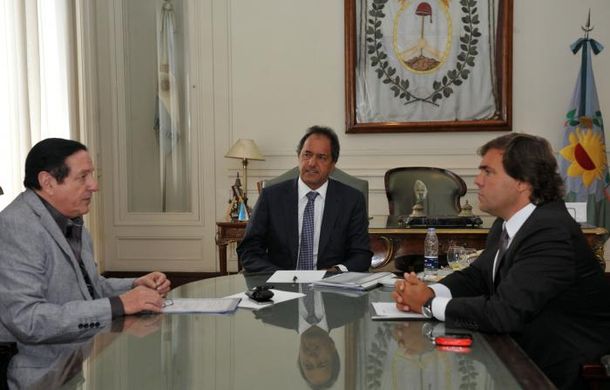 Alivio para Scioli: un sector de los estatales aceptó la suba