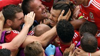 grito historico: gareth bale anoto el primer gol de gales en una eurocopa grito historico: gareth bale anoto el primer gol de gales en una eurocopa