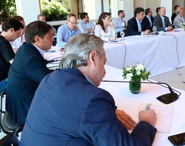 El Presidente se reunió con Kicillof e intendentes en la Quinta de Olivos