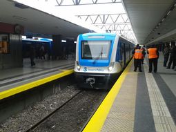 comienzan a funcionar los nuevos trenes del sarmiento comienzan a funcionar los nuevos trenes del sarmiento