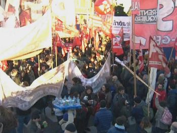 Trabajadores de Pepsico protestan y cortan el Metrobus de la 9 de Julio