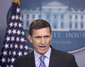 Michael Flynn renunció a su cargo