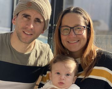 Nahuel Gallo con su esposa María Alexandra Gómez y su hijo Víctor