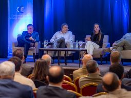 Omar Paganini, ministro de Industria Energía y Minería; Nicolás Jodal, CEO de Genexus; Ximena Somer, directora ejecutiva y co-fundadora de Anima; y Richard Read, exdirigente sindical. Omar Paganini, ministro de Industria Energía y Minería; Nicolás Jodal, CEO de Genexus; Ximena Somer, directora ejecutiva y co-fundadora de Anima; y Richard Read, exdirigente sindical.
