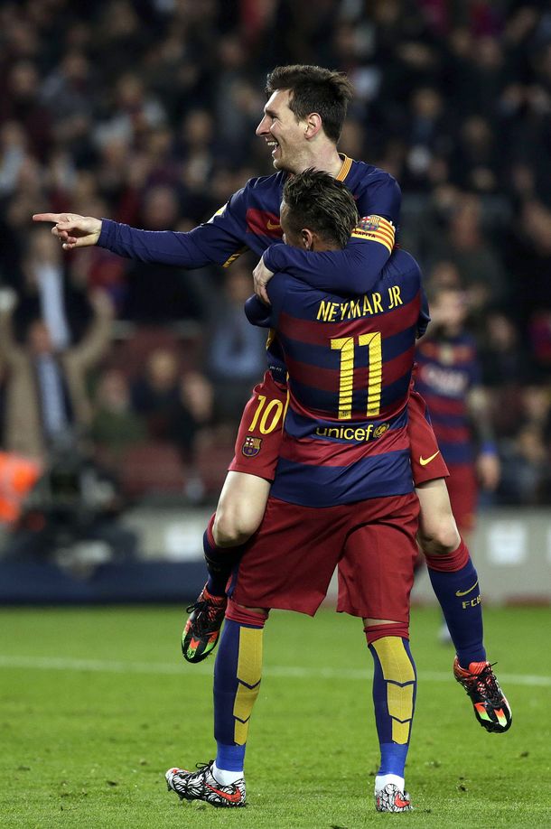 Con el triplete ante Valencia, Messi superó los 500 goles con el Barcelona
