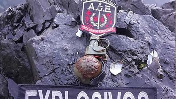 misterio: hallaron granadas en el lago epuyen e investigan a los mapuches misterio: hallaron granadas en el lago epuyen e investigan a los mapuches