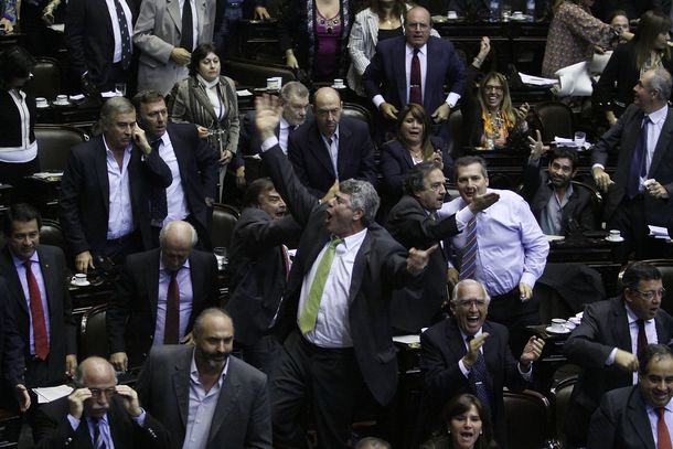 La oposición privilegió el show del escándalo por sobre la política