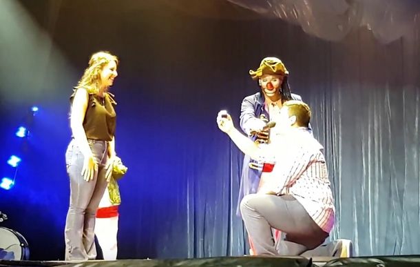 Le propuso casamiento a la novia en un circo