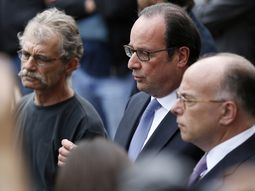 Los secuestradores dijeron pertenecer al ISIS, anunció Hollande