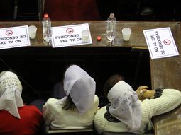 Madres de Plaza de Mayo presencian el debate en Diputados Madres de Plaza de Mayo presencian el debate en Diputados