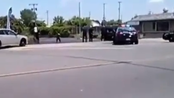 la policia fusilo de 46 disparos a un hombre con un cuchillo la policia fusilo de 46 disparos a un hombre con un cuchillo