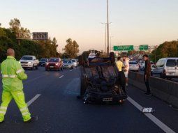 Impresionante accidente en la General Paz: choque y vuelco