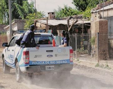 Allanaron una casa y encontraron a dos adolescentes escondidas en un placard