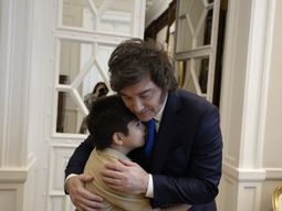 Javier Milei otra vez con Pedrito y su mamá Javier Milei otra vez con Pedrito y su mamá