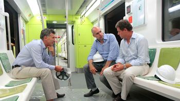 los nuevos subtes de la linea a rozan los andenes los nuevos subtes de la linea a rozan los andenes