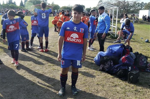 El hijo del Kun Agüero disputa el torneo de Naranjitos en Paraná
