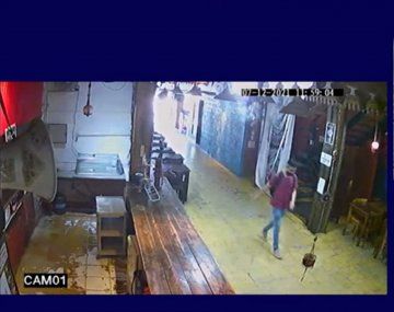 Madres de Plaza de Mayo denunció el robo de las camisetas donadas por Diego Maradona