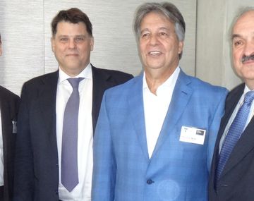 La Cámara de Comercio e Industria Argentino Australiana.