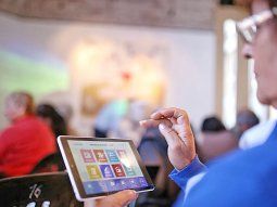 El Enacom entregó 60 mil tablets para quienes más lo necesitan