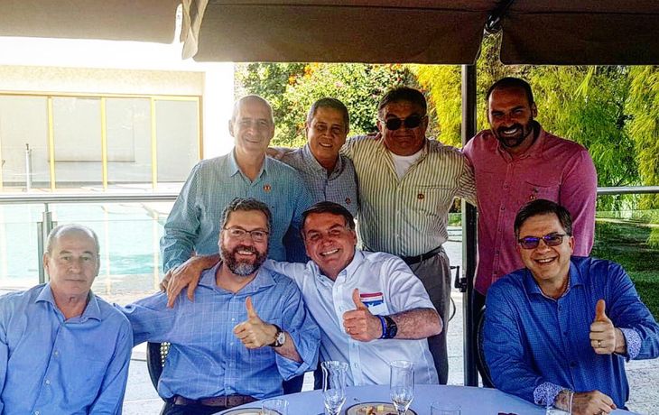 Sin tapabocas ni distancia, Bolsonaro celebró la fiesta patria de los EE.UU.