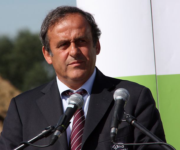 Platini aseguró que podría cambiar de fecha la Champions del 2022