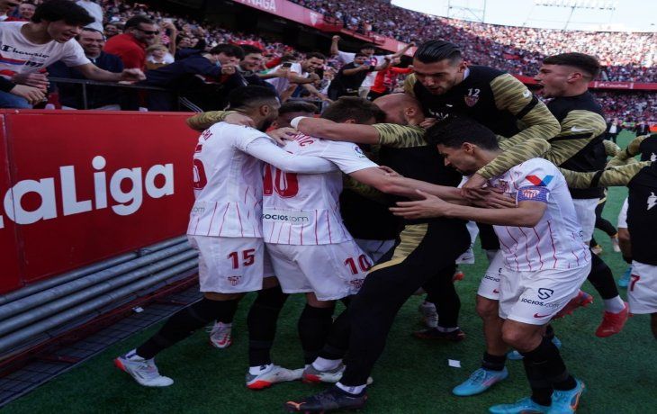 Papu Gómez se lesionó en el triunfo de Sevilla ante Betis en el clásico