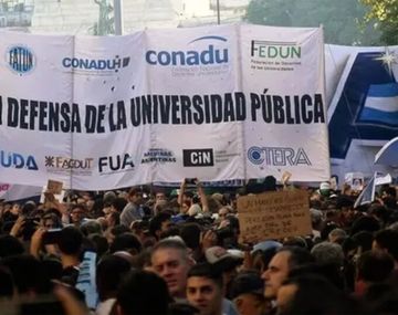 Docentes universitarios amenazan con un paro por tiempo indeterminado