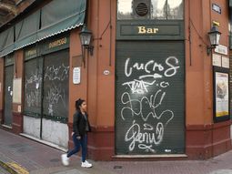 Peligra la continuidad del histórico bar Plaza Dorrego en San Telmo