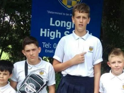 Les prohibieron ir de pantalón corto y respondieron así