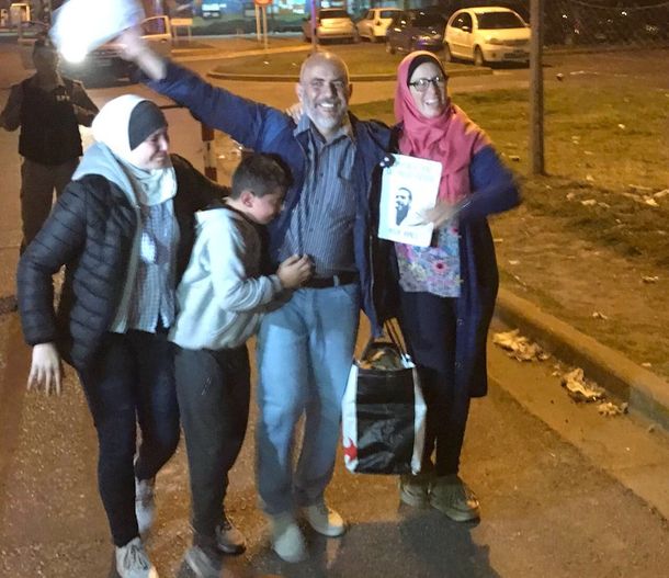 Jorge Yussuf Khalil con su familia al salir de prisión