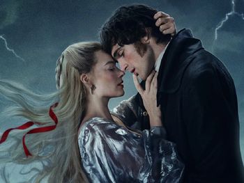 Jacob Elordi y Margot Robbie en Cumbres borrascosas