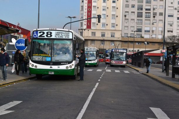 Para frenar el paro, el Gobierno recibe a los gremios del transporte
