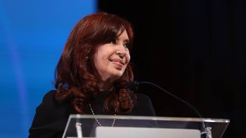 asi se emociono cristina kirchner al saludar a los militantes