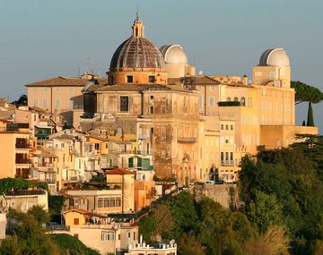 Otro gesto del Papa: Francisco abre al público su residencia veraniega