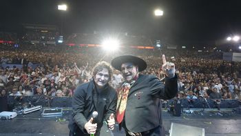 video: milei canto amor salvaje con el chaqueno en el festival de jesus maria video: milei canto amor salvaje con el chaqueno en el festival de jesus maria