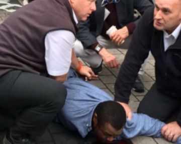 El hombre fue detenido por la policía tras atropellar a varios peatones