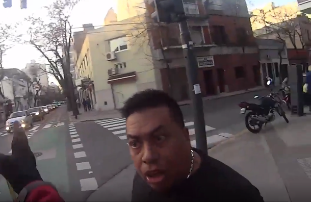 Violenta agresión de un taxista a un ciclista: Me miraste mal