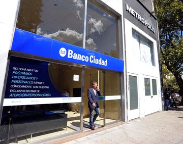Algunos bancos no vendieron dólares porque debieron adecuar sus sistemas