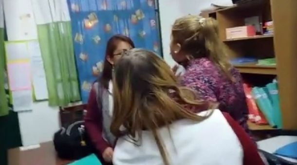 La agresión de una mamá a una maestra