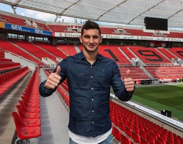 Lucas Alario en el estadio de Bayer Leverkusen