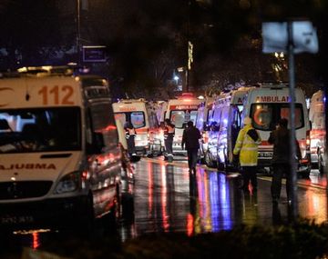 Ambulancias del 112 de Estambul acudieron al lugar del ataque